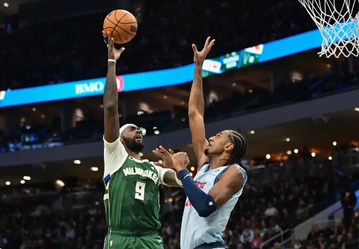 字表缺阵 波蒂斯34+10+8 米豆18+5 普尔26分7误 雄鹿轻取奇才