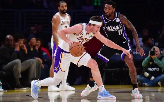 浓眉36+15+8 里夫斯26+16助 詹姆斯缺阵 湖人赛季横扫国王