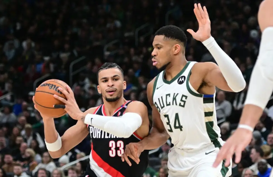 A-西蒙斯28+8 字母哥31+11 利拉德致命失误 开拓者险胜雄鹿