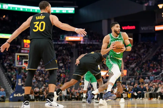 塔图姆22+9+7 库里18分 维金斯11中1 绿军40分大胜勇士 塔图姆22+9+7 库里18分 维金斯11中1 绿军40分大胜勇士