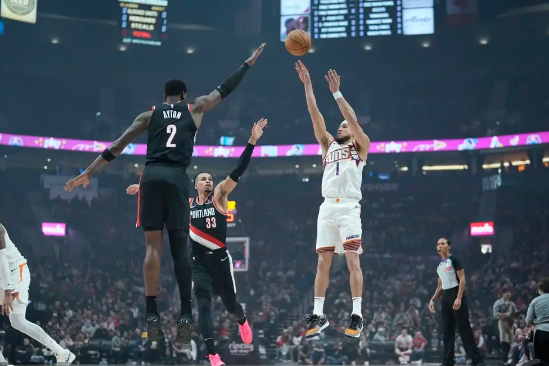 卡马拉18+10布克空砍37分 开拓者127-108战胜太阳 卡马拉18+10布克空砍37分 开拓者127-108战胜太阳