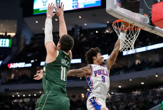 利拉德43+7+8 恩比德27+12+6 马克西39分 雄鹿击退76人