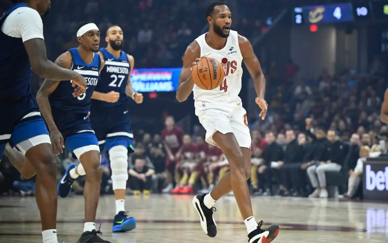 莫布利28+10爱德华兹空砍44分 米切尔23分骑士128-107大胜森林狼