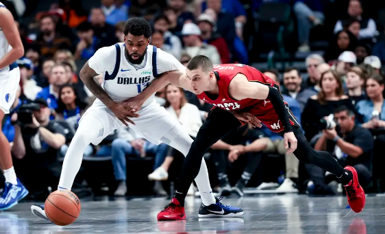 埃克萨姆27分希罗空砍40+8 欧文克莱缺阵独行侠118-113胜热火 