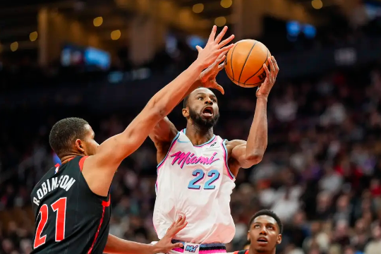 希罗28+7 维金斯25+8 巴雷特29分 热火加时击败猛龙 希罗28+7 维金斯25+8 巴雷特29分 热火加时击败猛龙