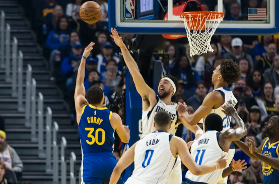 库里三节30+7 巴特勒18+5 克莱11分 勇士大胜独行侠