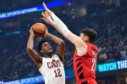 亨特32+7 阿夫迪亚30+12+10 骑士加时18分逆转开拓者取10连胜