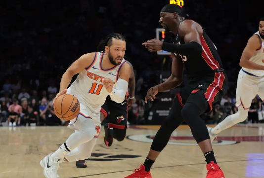 布伦森31+5+6 阿德巴约30+7 尼克斯加时险胜热火迎三连胜