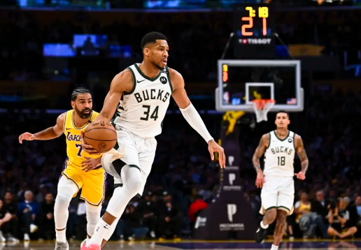 字母哥28+7 布朗尼生涯新高17+5 雄鹿终结残阵湖人主场9连胜