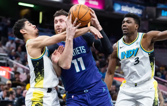 哈利伯顿22+10 西亚卡姆15+6 布里奇斯18+5 步行者击败黄蜂