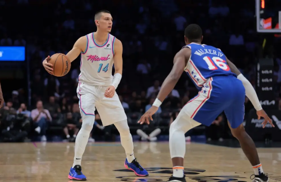 韦尔19+17 朗尼-沃克29分 格莱姆斯29+8+6 热火送76人12连败