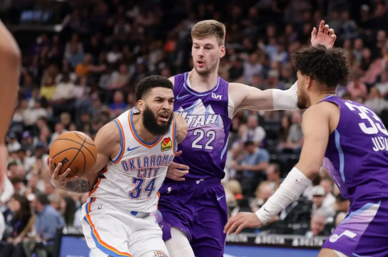 维金斯35+7 杰林威三双 米哈伊柳克27分 雷霆8人缺阵大胜爵士