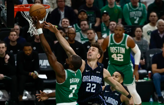 波津血洒赛场砍20+10 布朗36+10 班凯罗32+9+7 绿军2-0魔术