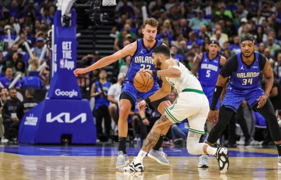 小瓦格纳32+7+8 班凯罗29+6 塔图姆36+9 魔术险胜绿军追至1-2