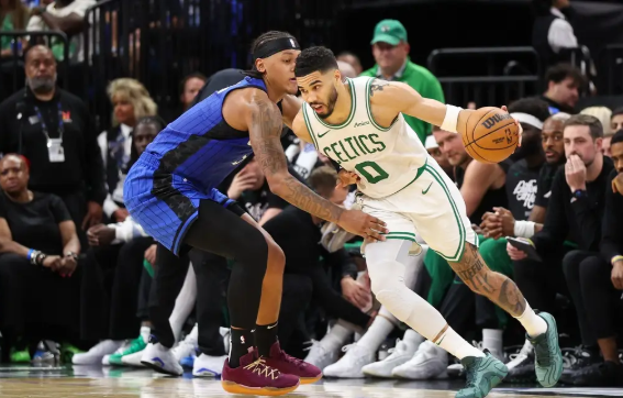 塔图姆37+14 布朗21+11 班凯罗31+7 绿军力克魔术获赛点