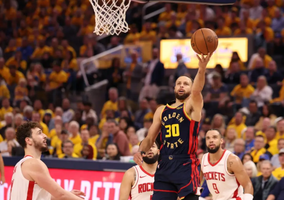 勇士再胜3-1火箭夺赛点!巴特勒复出砍27+6 范弗里特8记三分 勇士再胜3-1火箭夺赛点!巴特勒复出砍27+6 范弗里特8记三分