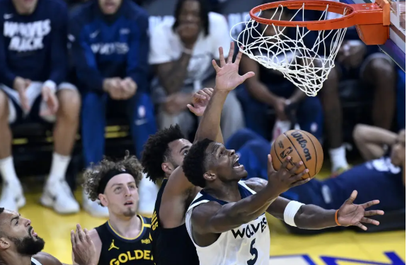 爱德华兹30+5 库明加23分 森林狼轻取勇士获赛点