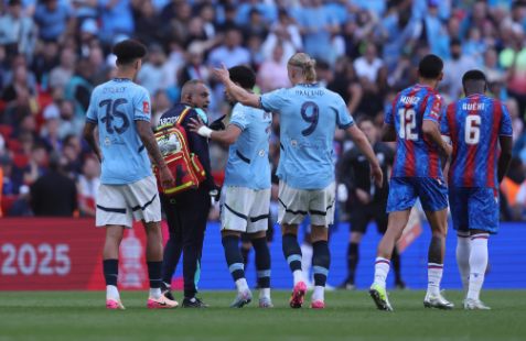 足总杯-水晶宫1-0曼城夺足总杯冠军,埃泽一击制胜 足总杯-水晶宫1-0曼城夺足总杯冠军,埃泽一击制胜