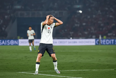 世预赛-中国男足0-1负印尼无缘美加墨，杨泽翔送点朱辰杰伤退